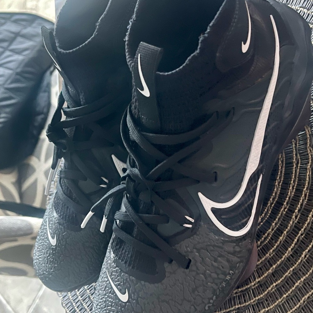 Authentic Nike NEW Black and White Alpha Huarache Baseball Cleats